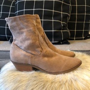 New cream size 7 booties.